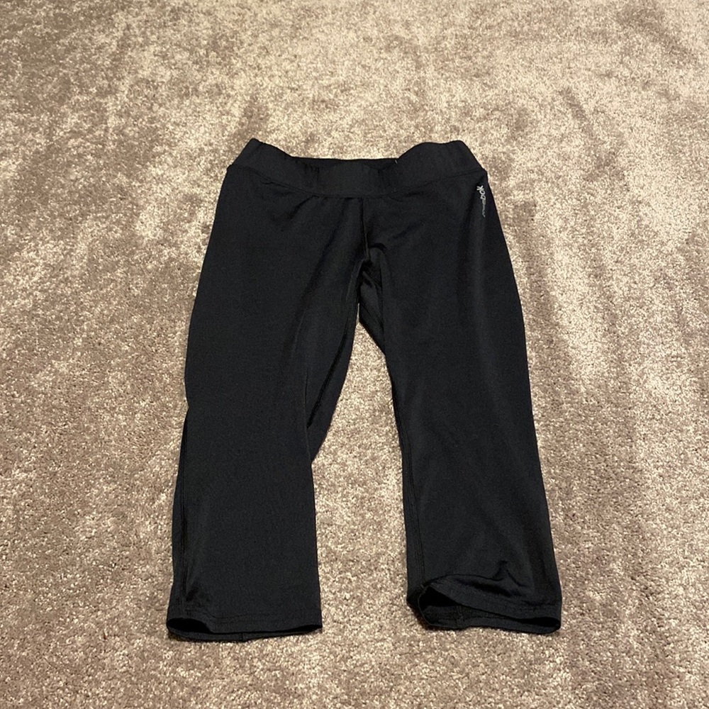 Reebok Black Capri Leggings Size S Spandex Athletic Crop
